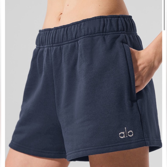 ALO Yoga Women's Navy Blue Accolade Shorts Size Small - Picture 1 of 2